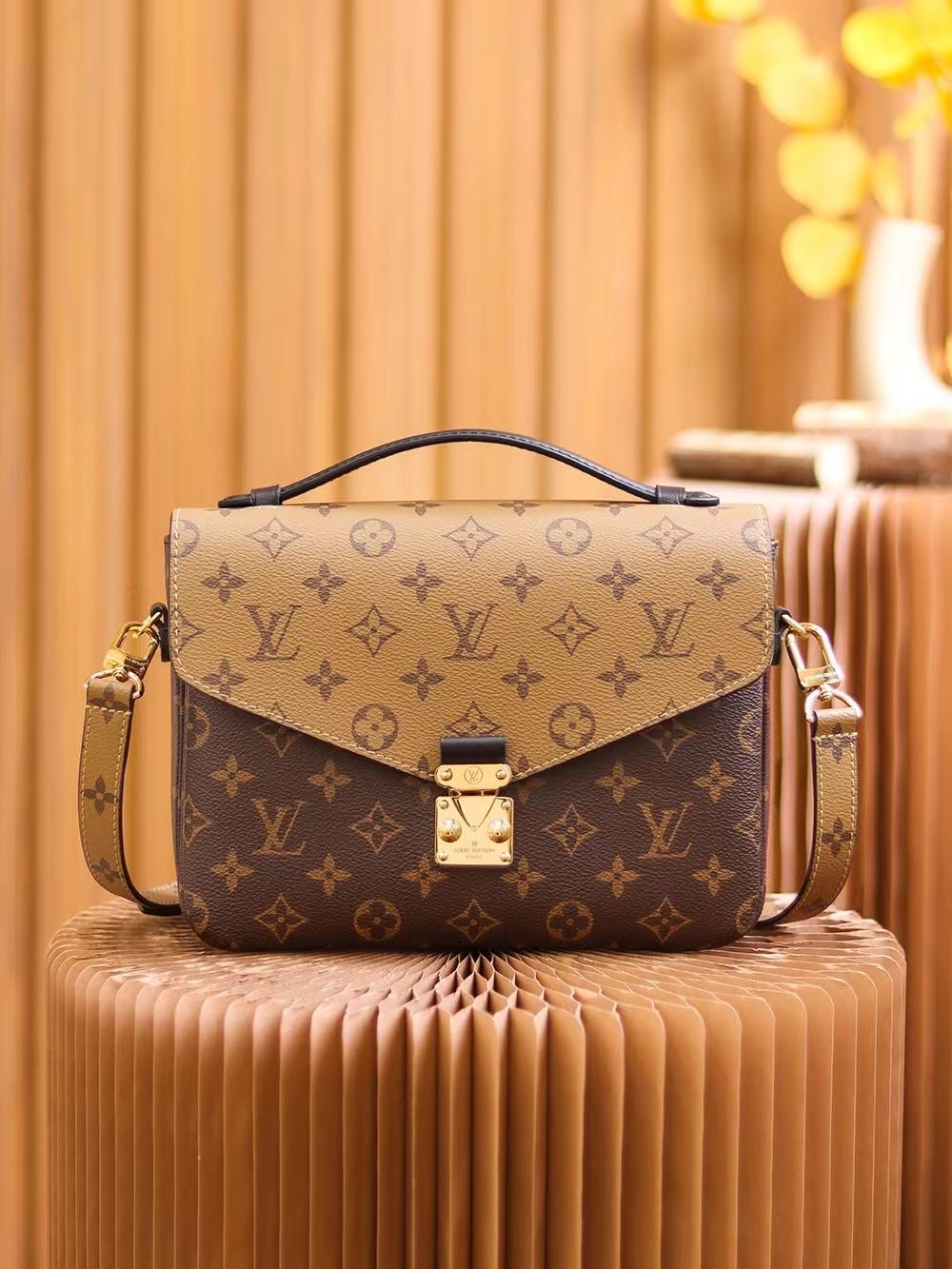 Replica Louis Vuitton M41465 Pochette Metis Crossbody Bag Monogram