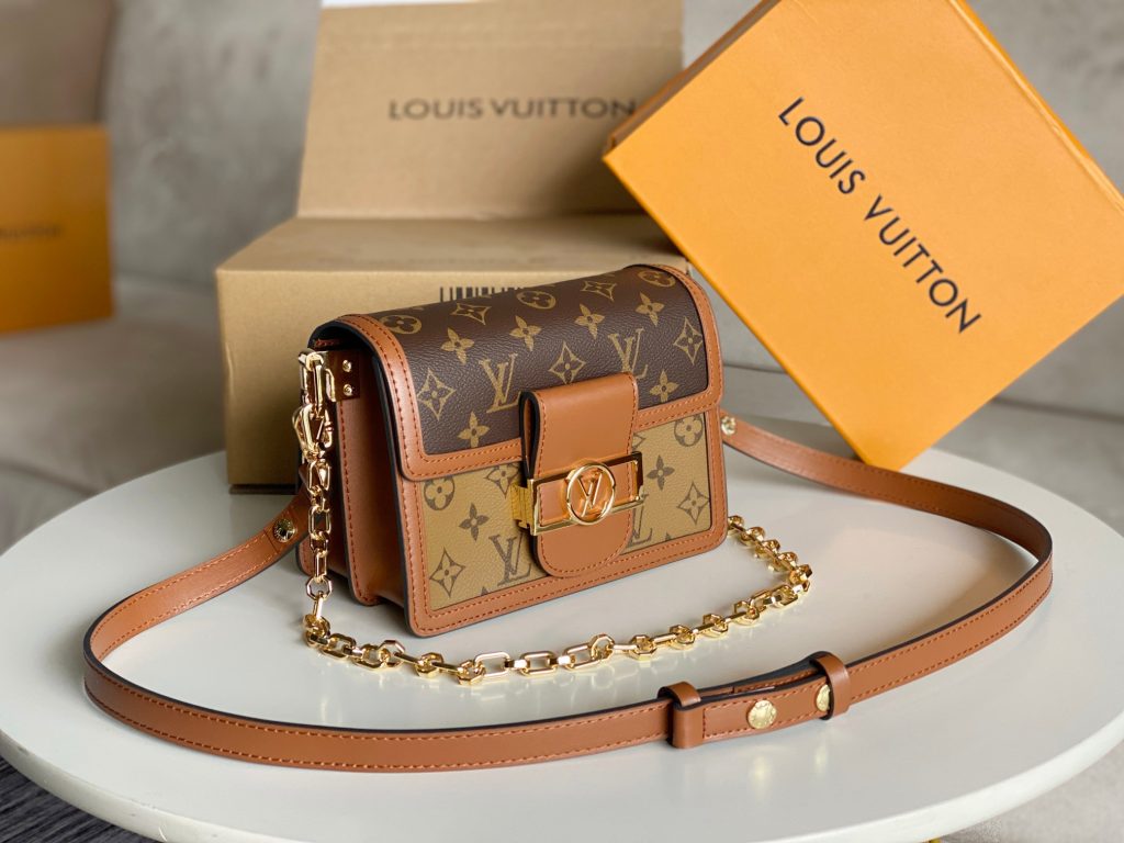Louis Vuitton Dauphine Handbag m44391