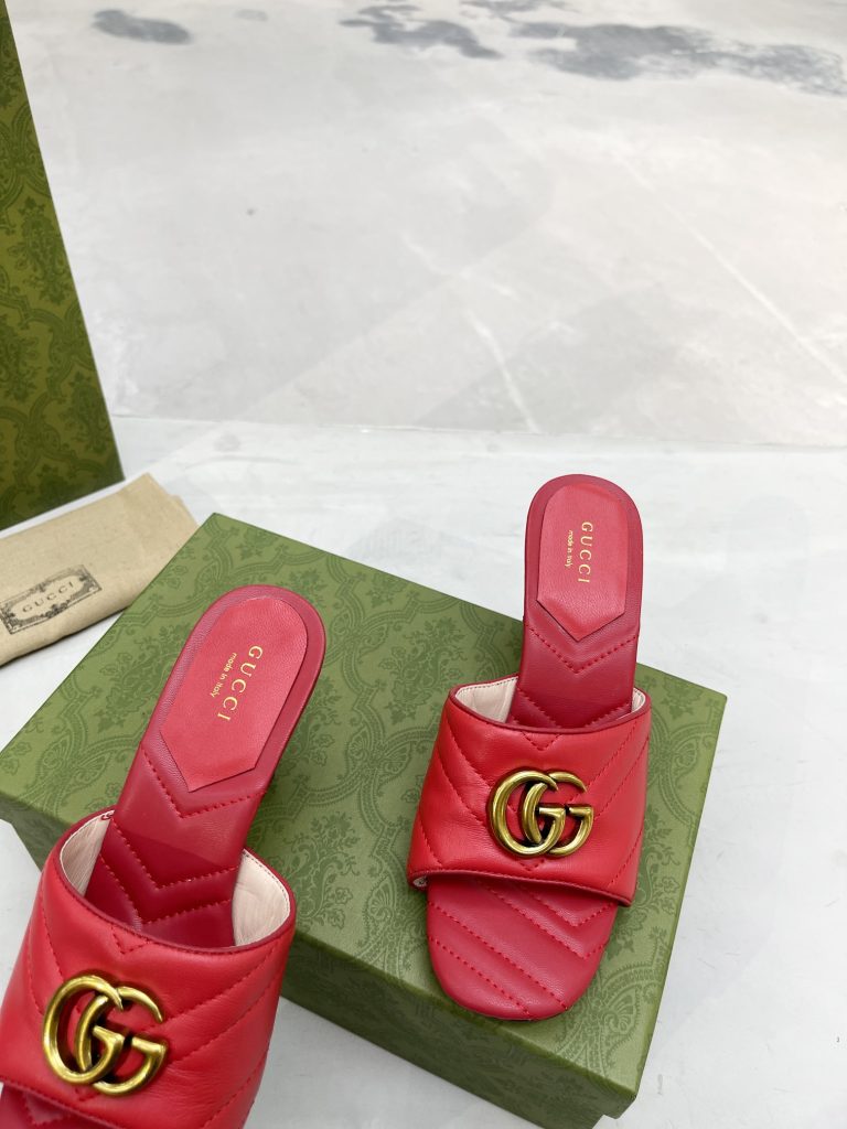 Gucci slippers red