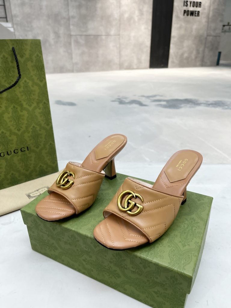 Gucci slippers khaki