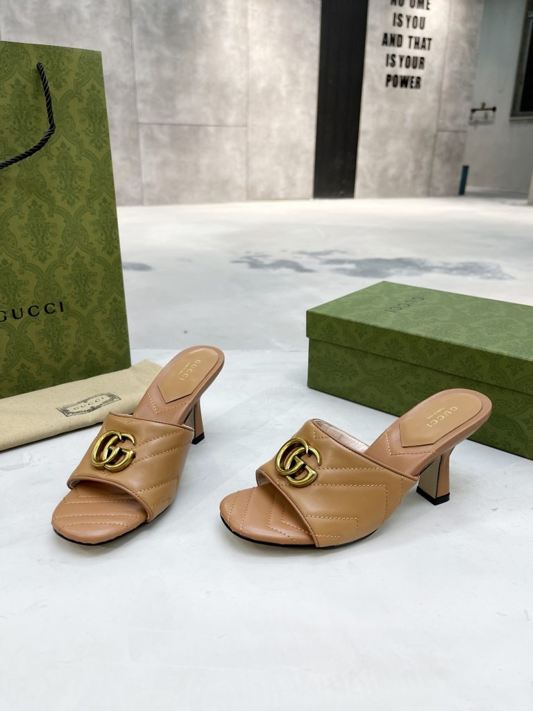 Gucci slippers khaki