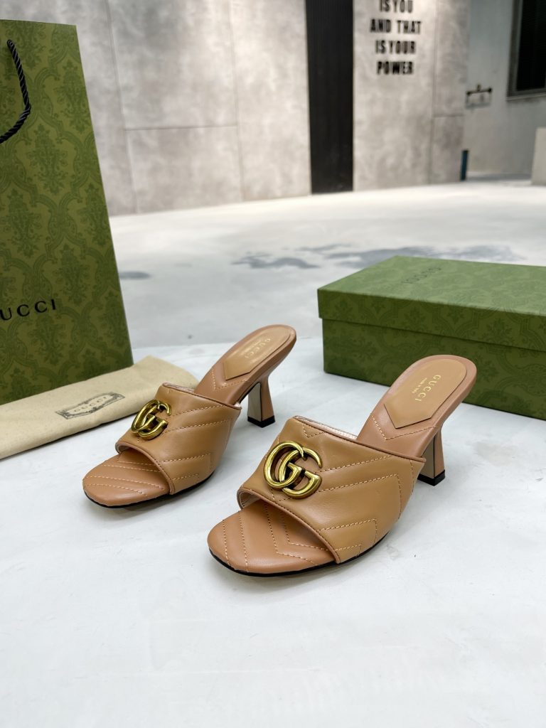 Gucci slippers khaki