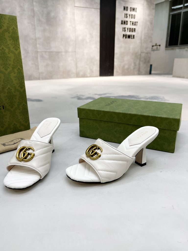 Gucci slippers white