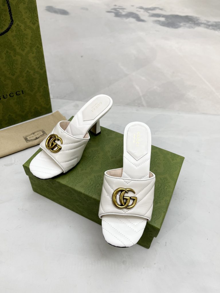 Gucci slippers white