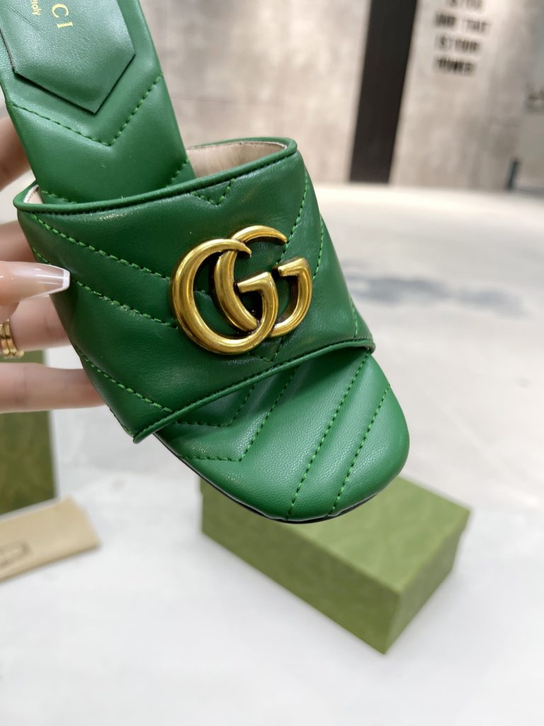 Gucci slippers green