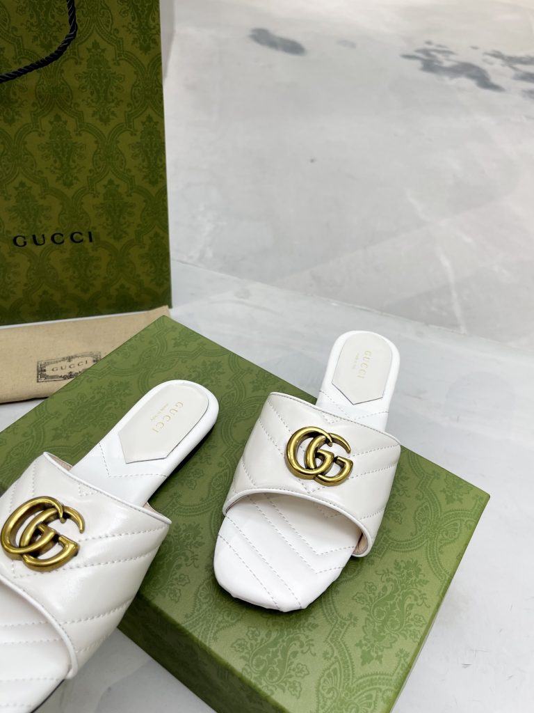 Gucci flat slippers white