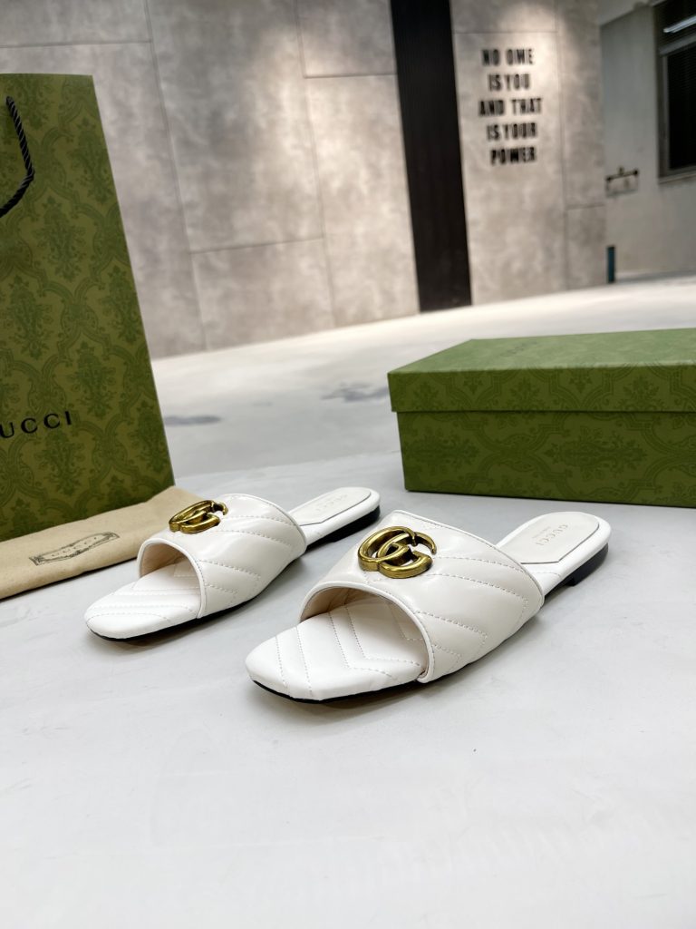 Gucci flat slippers white