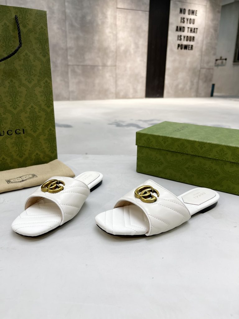 Gucci flat slippers white