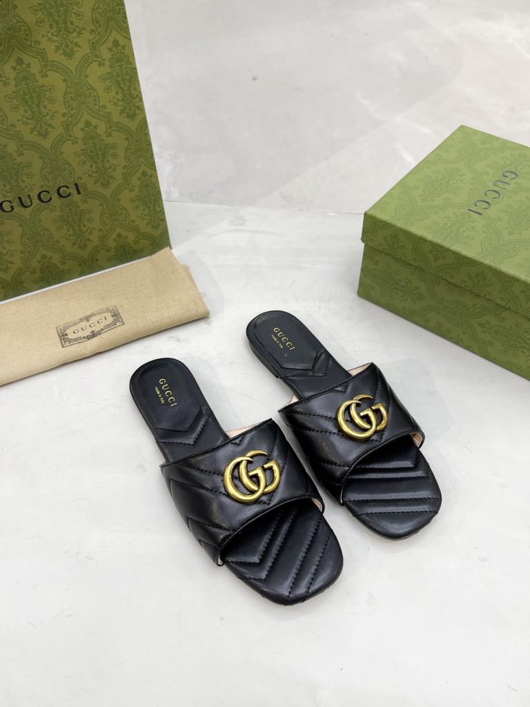 Gucci flat slippers black