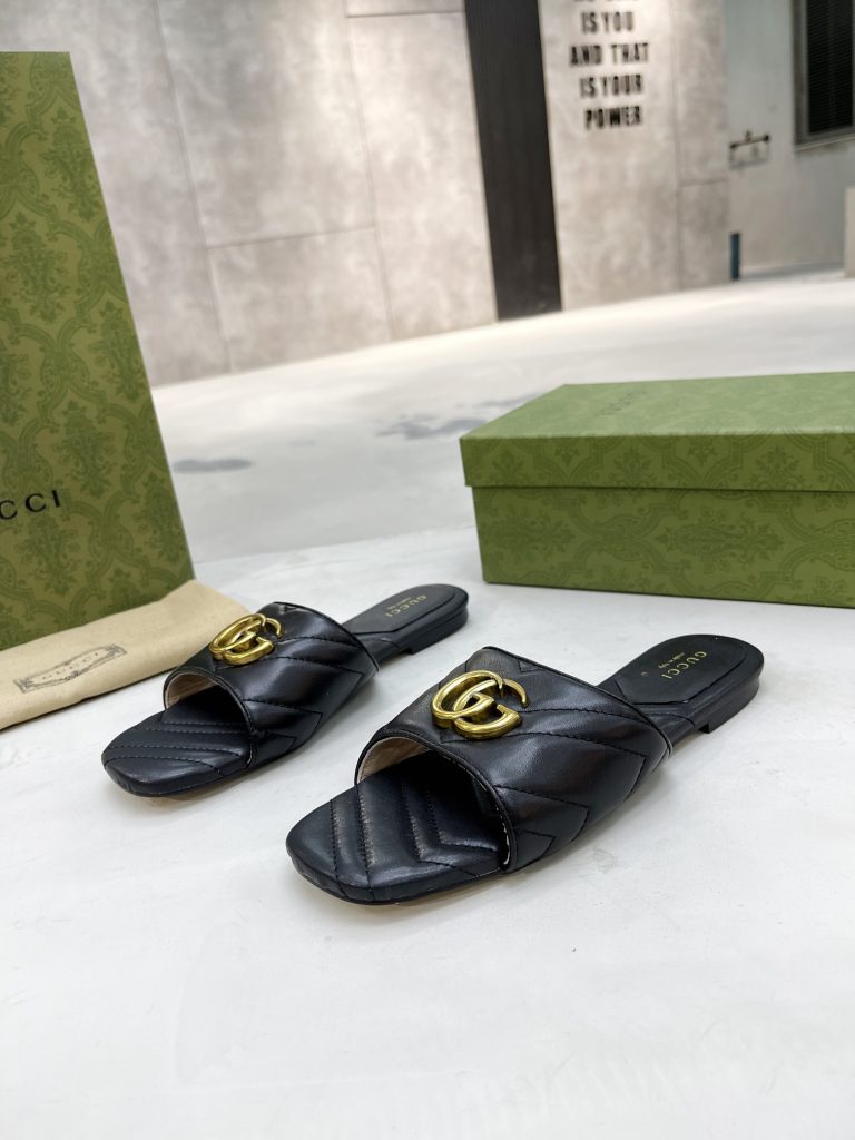 Gucci flat slippers black