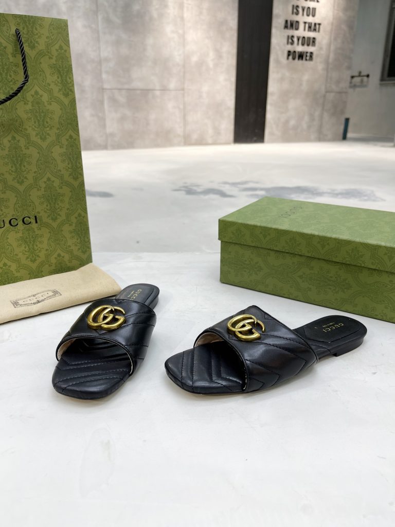 Gucci flat slippers black