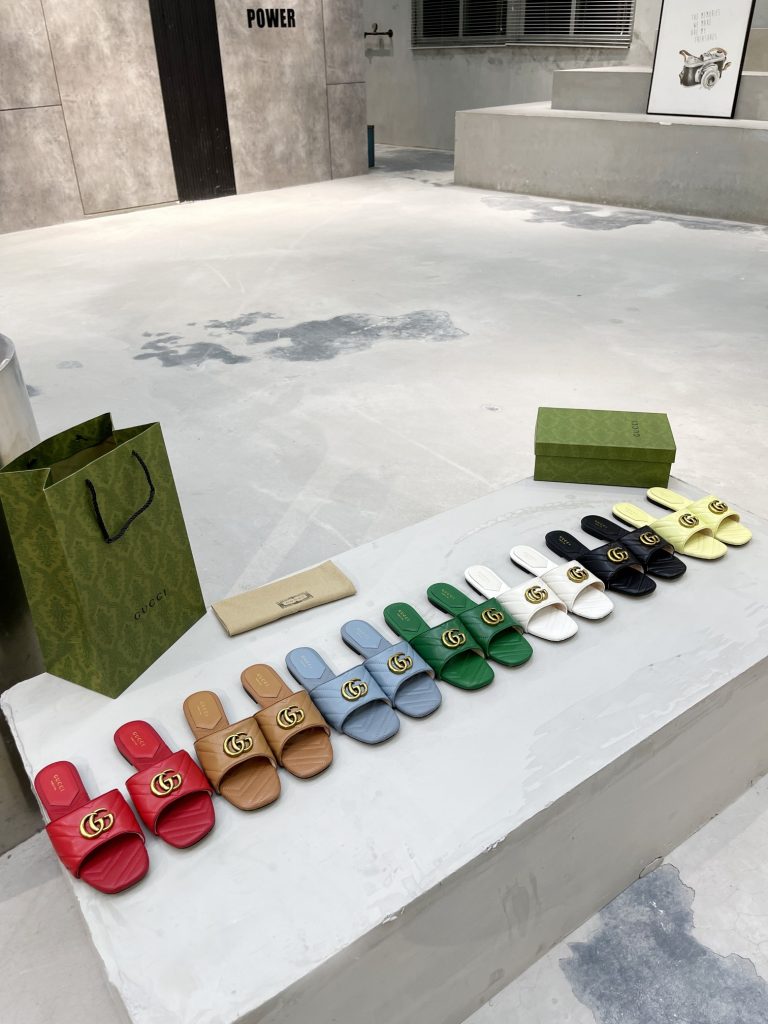 Gucci flat slippers green