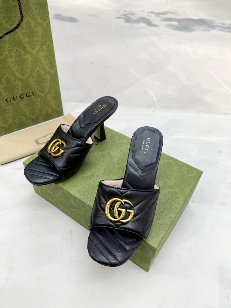 Gucci slippers black