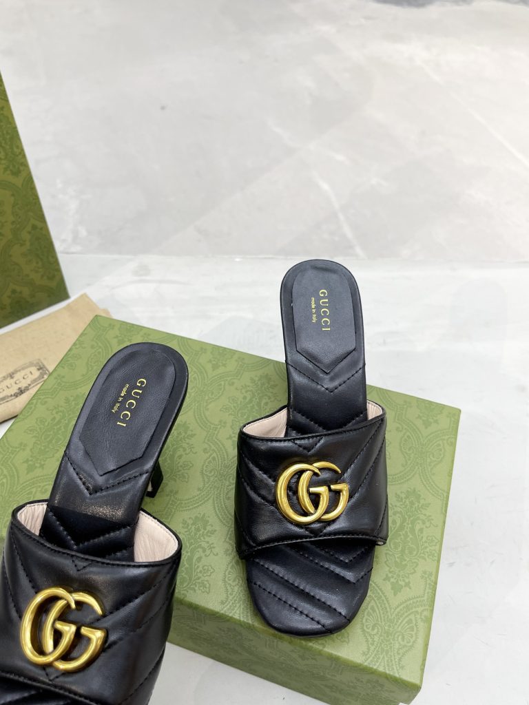 Gucci slippers black