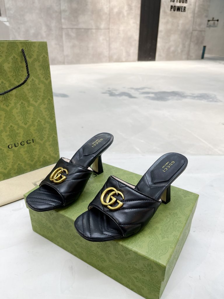 Gucci slippers black