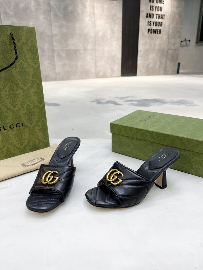 Gucci slippers black