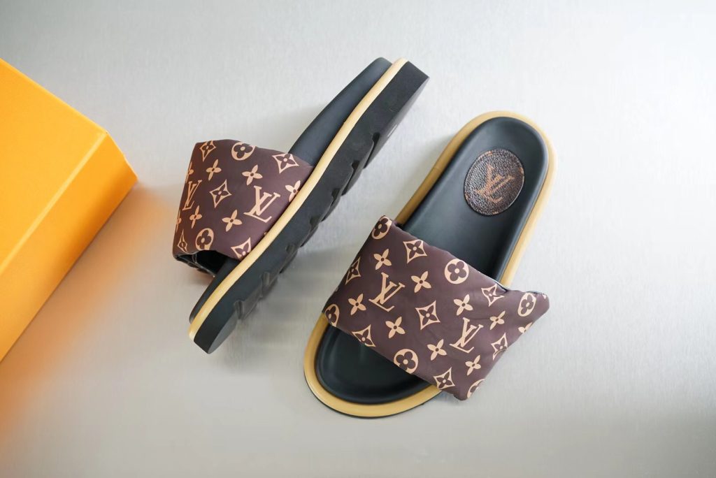 LOUIS VUITTON round head flat heel fashion sandals female models