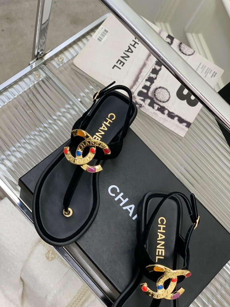 CHANEL Xiaoxiang 2023 double c jewel drill buckle clip toe sandals for women