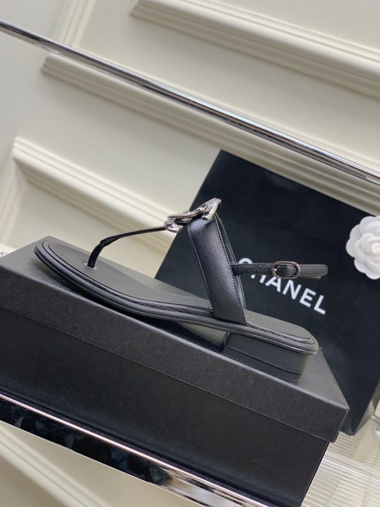 CHANEL Xiaoxiang 2023 double c jewel drill buckle clip toe sandals for women