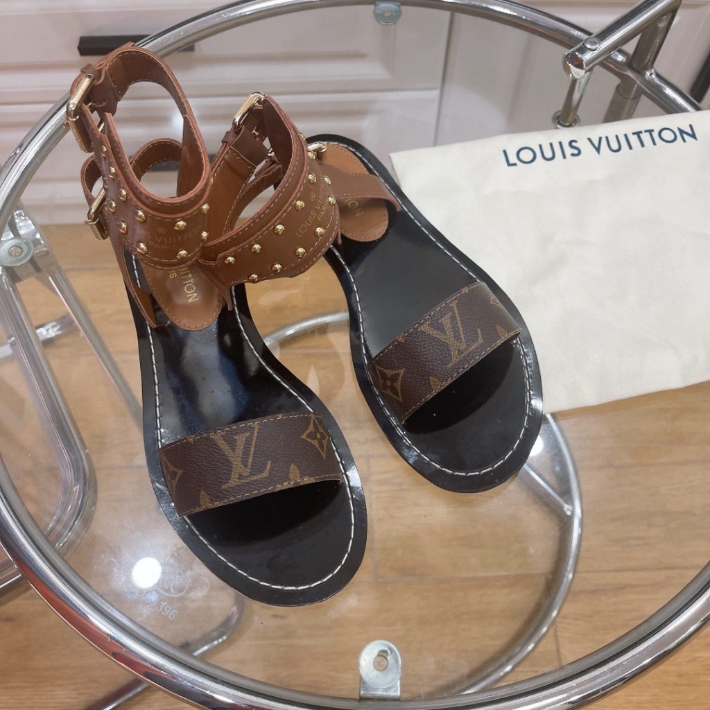 LOUIS VUITTON Passenger calfskin sandals for women