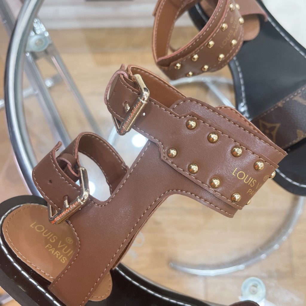 LOUIS VUITTON Passenger calfskin sandals for women