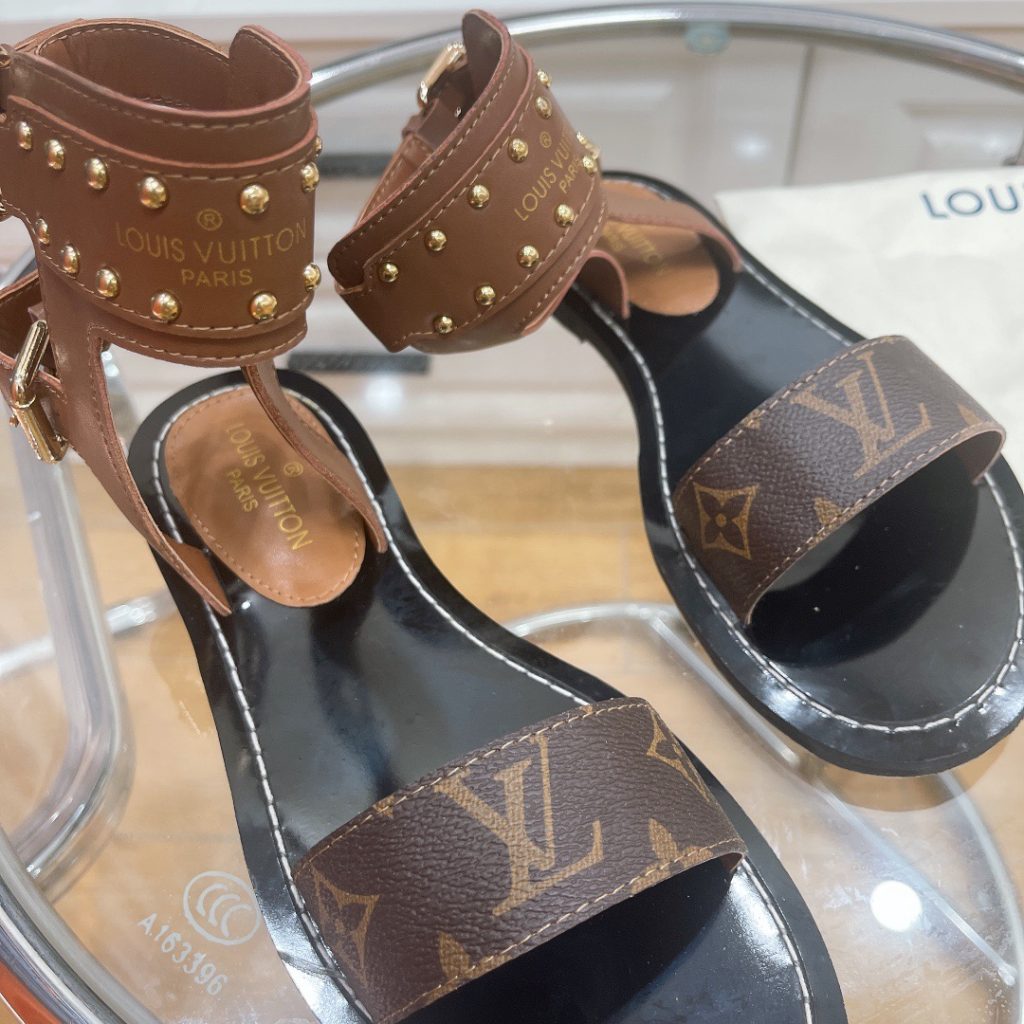 LOUIS VUITTON Passenger calfskin sandals for women