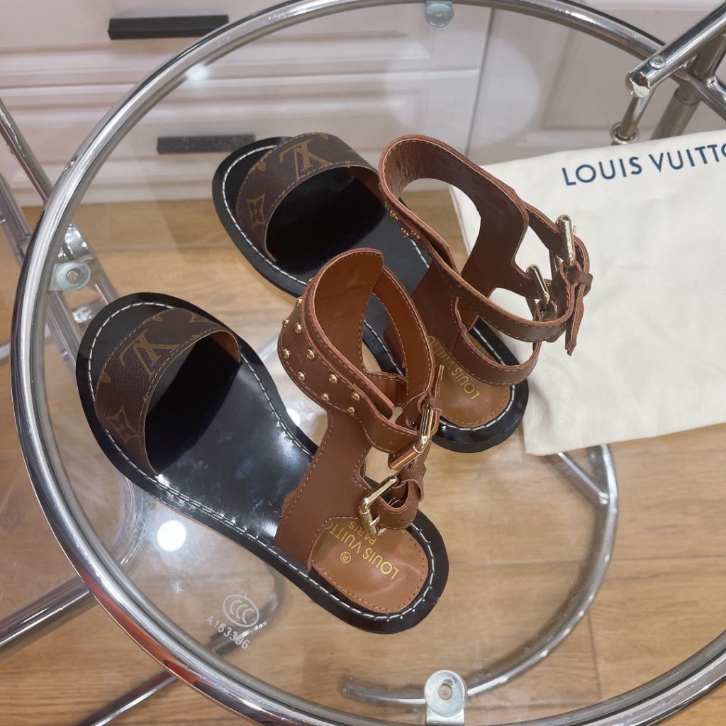 LOUIS VUITTON Passenger calfskin sandals for women