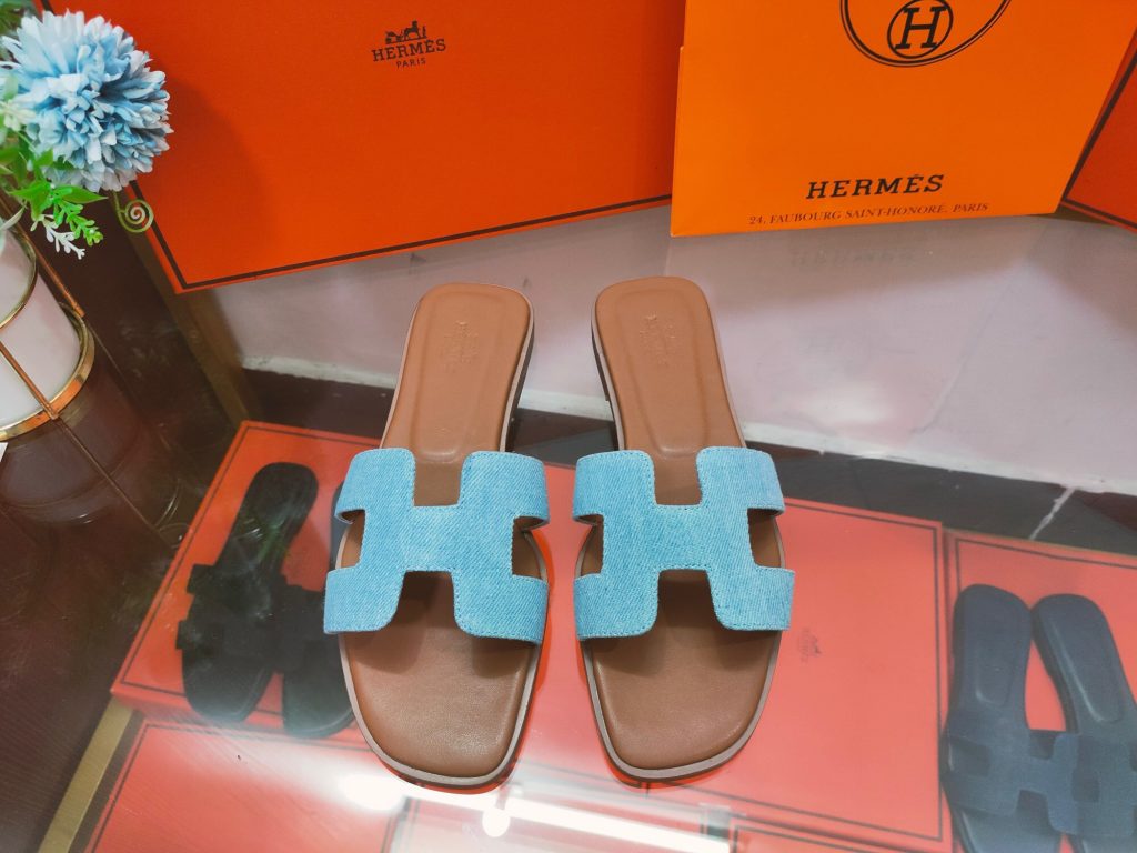 HERMES lzmir leather flat heel sandals for women