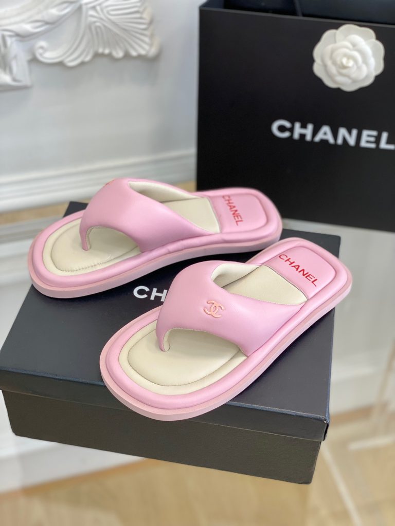 CHANEL Small fragrance spring and summer bread flip flops