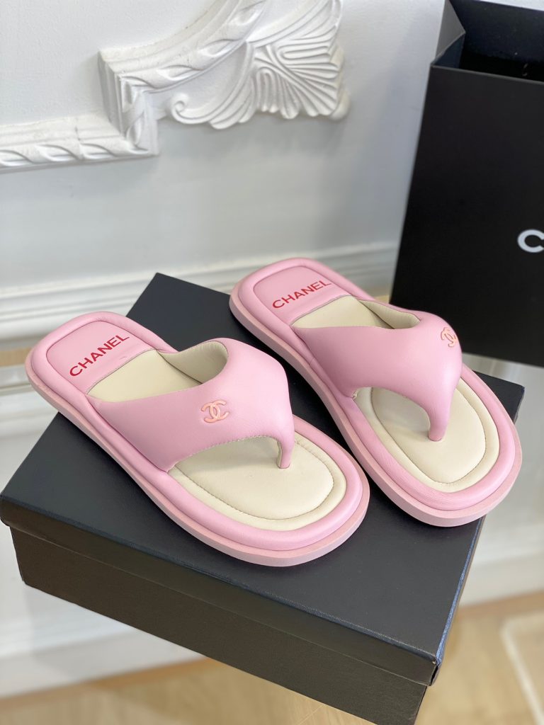 CHANEL Small fragrance spring and summer bread flip flops