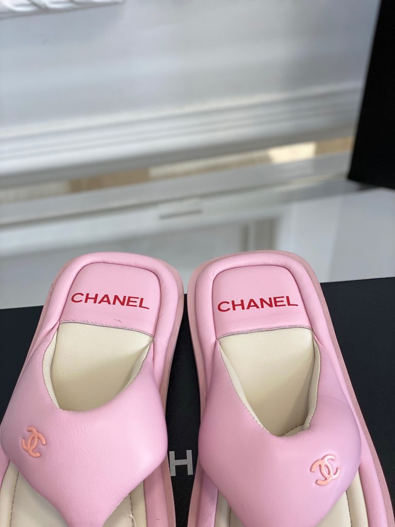 CHANEL Small fragrance spring and summer bread flip flops