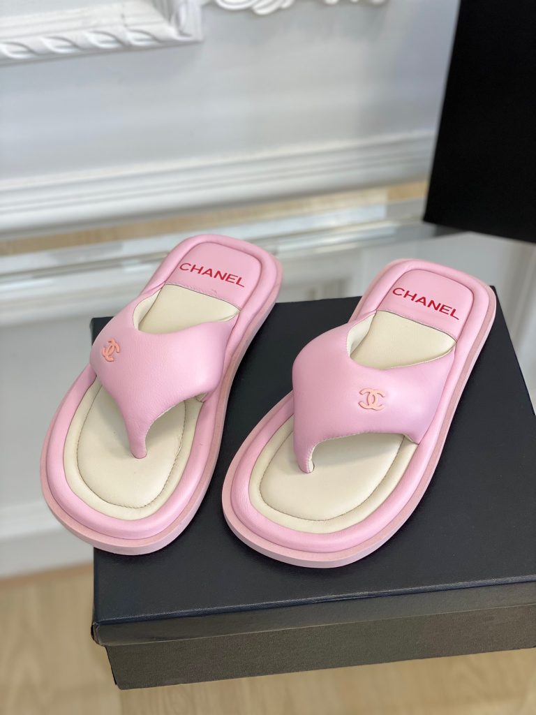 CHANEL Small fragrance spring and summer bread flip flops