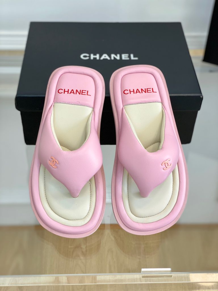 CHANEL Small fragrance spring and summer bread flip flops