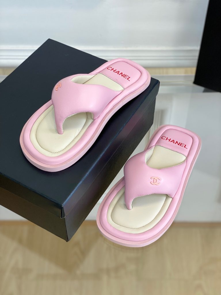 CHANEL Small fragrance spring and summer bread flip flops