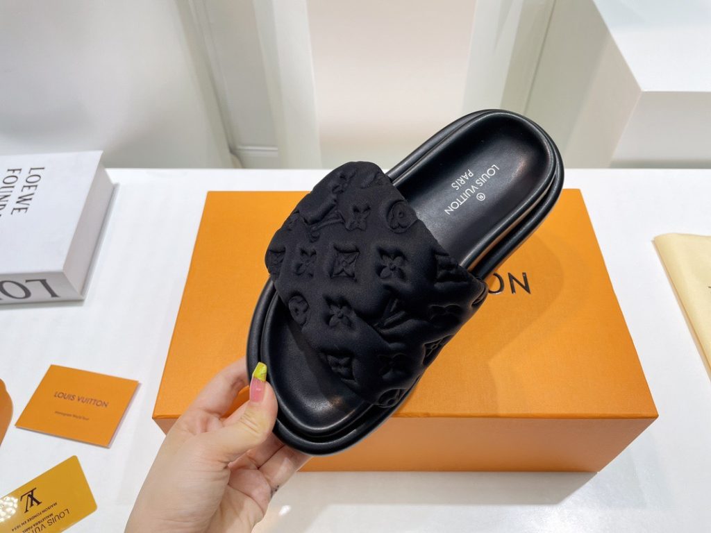 LOUIS VUITTON POOLPILLOWCOMFORT fashion slippers for women black