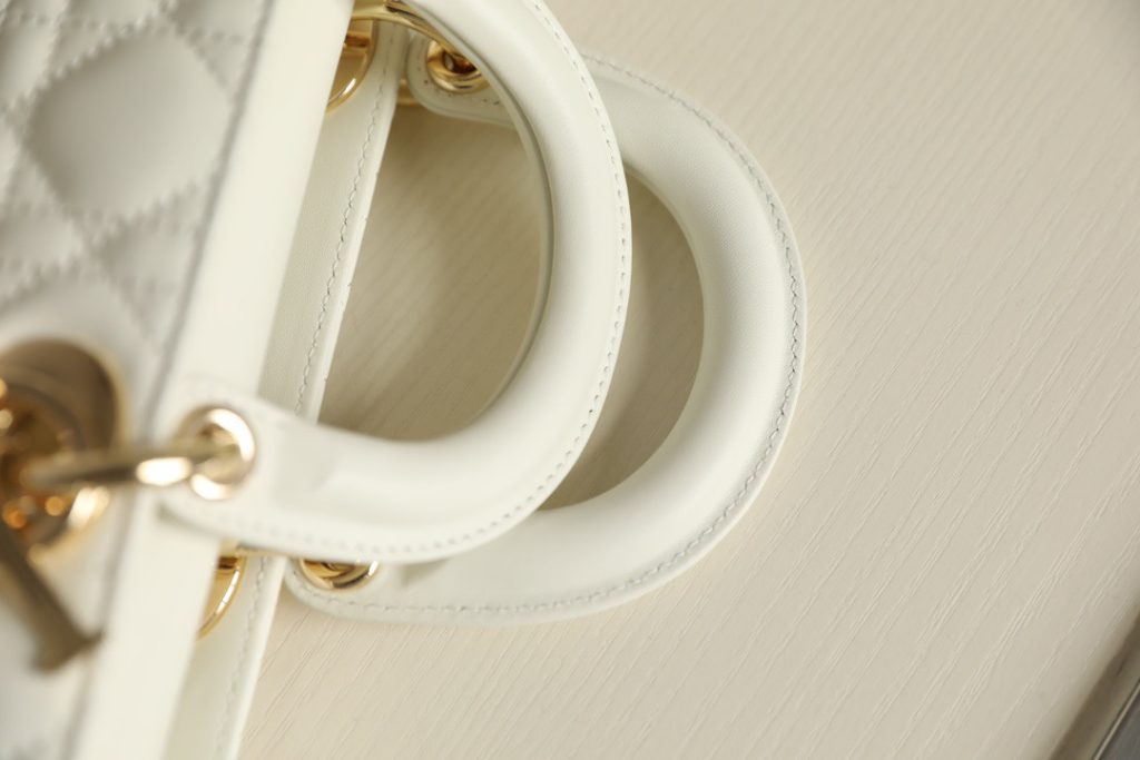 DIOR Dior Lady D-JOY Light Gold Decorative Pendant Vine Plaid Removable and Adjustable Shoulder Strap Sheepskin Leather Daifei Bag Single Shoulder Crossbody Handbag Small Women's Milk White