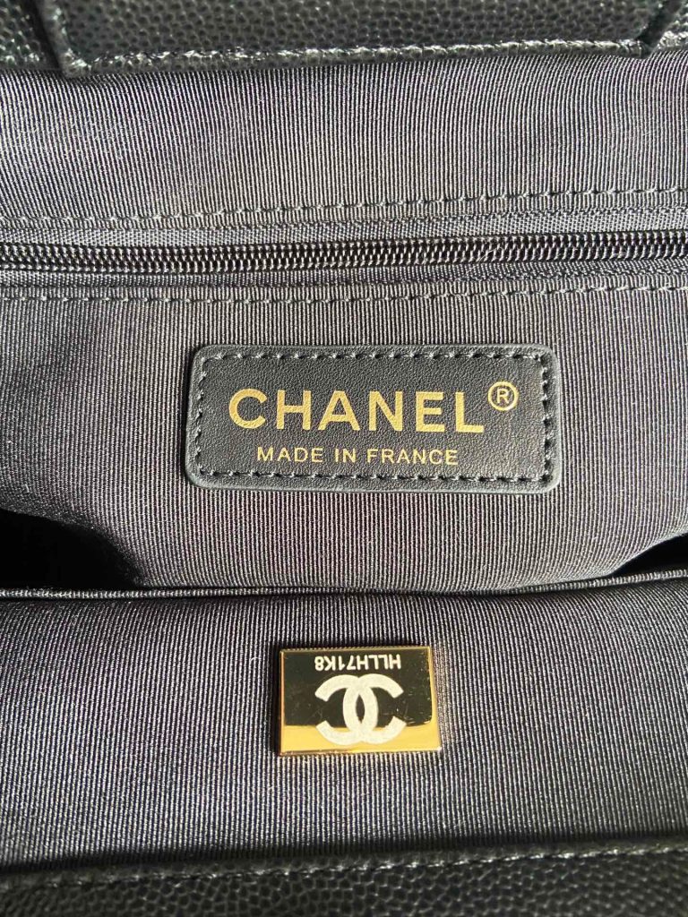 CHANEL Chanel shoulder crossbody bag diamond check pattern large shopping tote bag women's models black