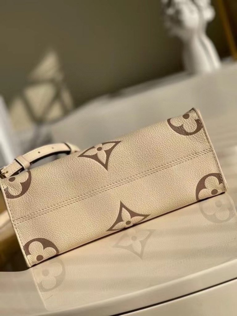 LOUIS VUITTON ONTHEGO Versatile Commuting Bicolor Aging Embossed Grain Cowhide Tote Bag Tote Bag Shopping Bag One Shoulder Handbag Small Women's Milk White Light Pink