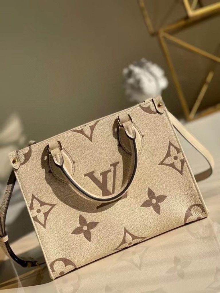 LOUIS VUITTON ONTHEGO Versatile Commuting Bicolor Aging Embossed Grain Cowhide Tote Bag Tote Bag Shopping Bag One Shoulder Handbag Small Women's Milk White Light Pink