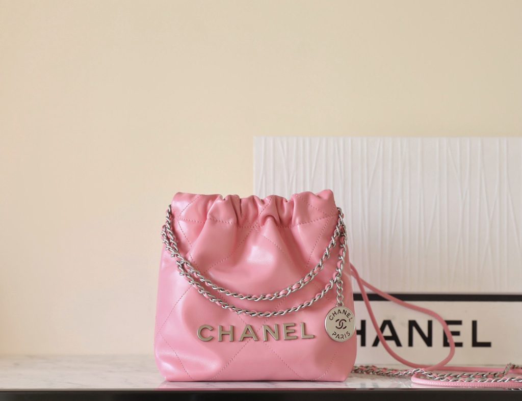 CHANEL Chanel 22Bag 23s drawstring silver chain shiny calfskin bucket bag crossbody shoulder bag mini female models pink