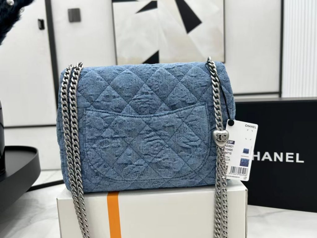 CHANEL Chanel 23P series camellia print love adjustable buckle silver chain cowboy flap bag shoulder crossbody bag large female models blue