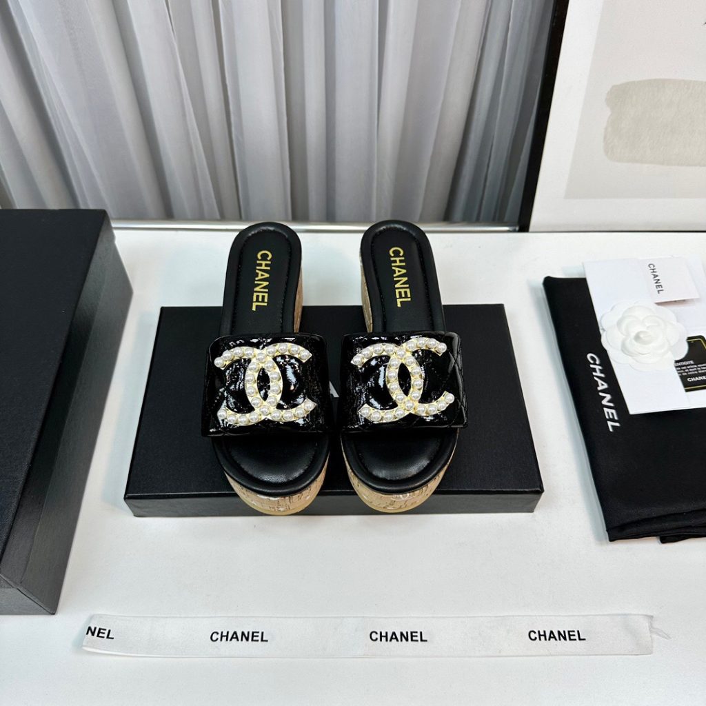 CHANEL pearl fashion sandals women's black