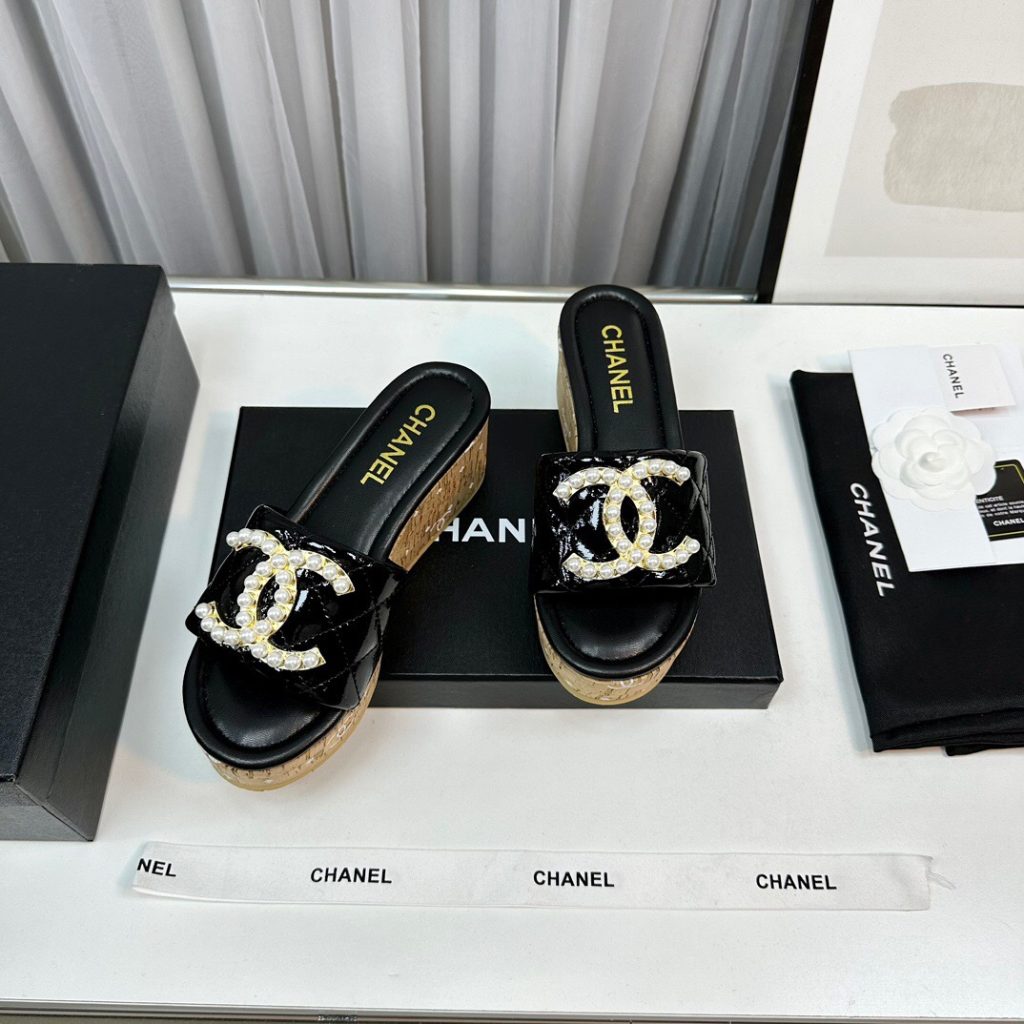 CHANEL pearl fashion sandals women's black