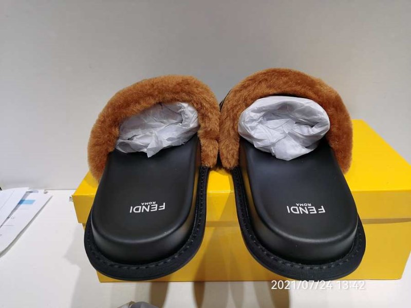 Fendi slipper 02