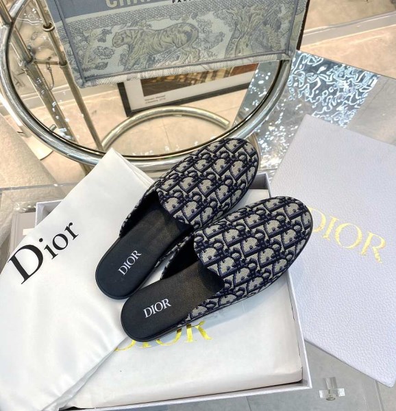 Dior monogram flat