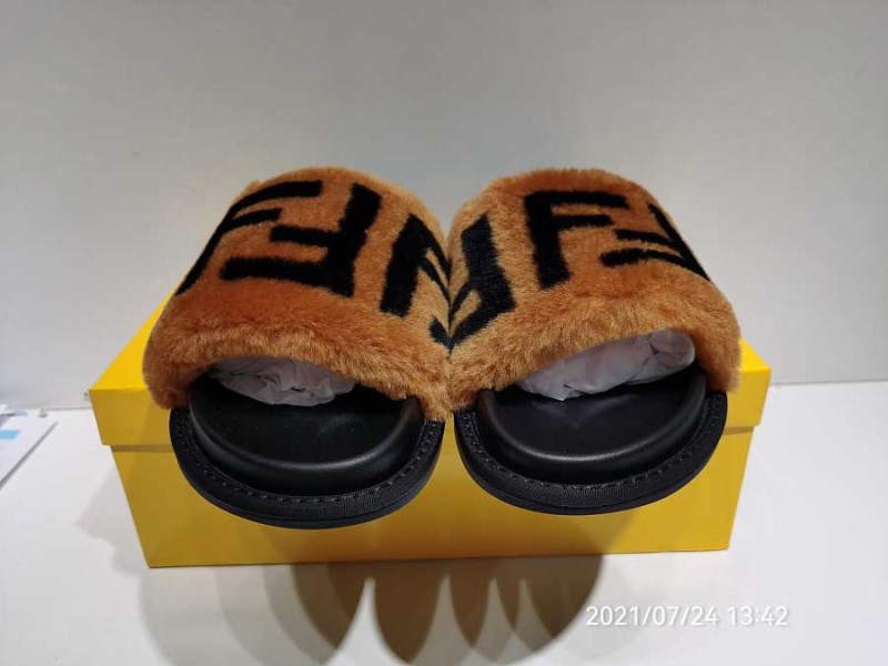 Fendi slipper 02