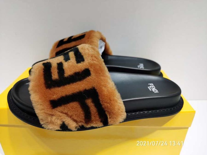 Fendi slipper 02